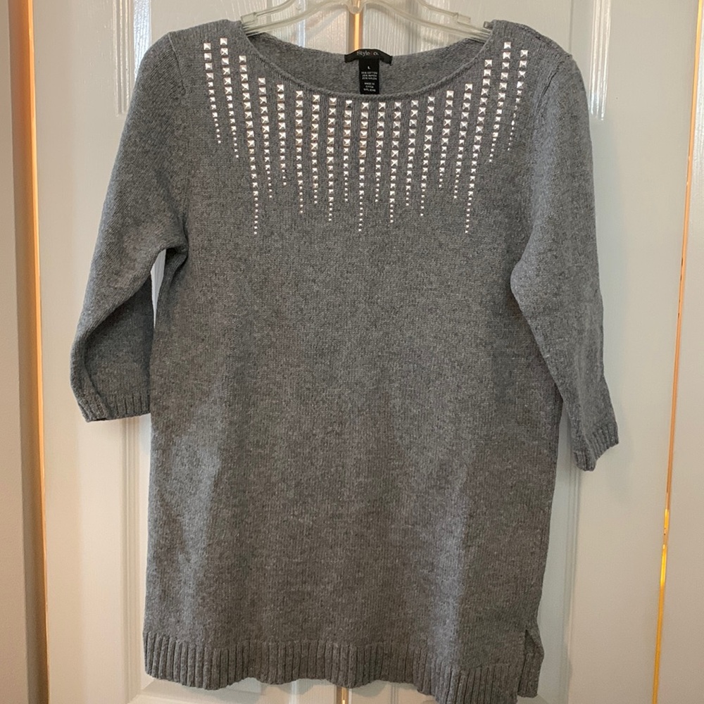 Macys Cozy sweater in heathered grey w textured metallic squares szL